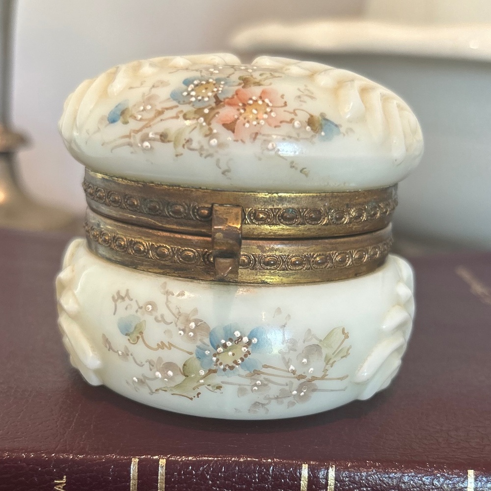 Antique CF Monroe WAVECREST Lidded Opal Swirl Dresser